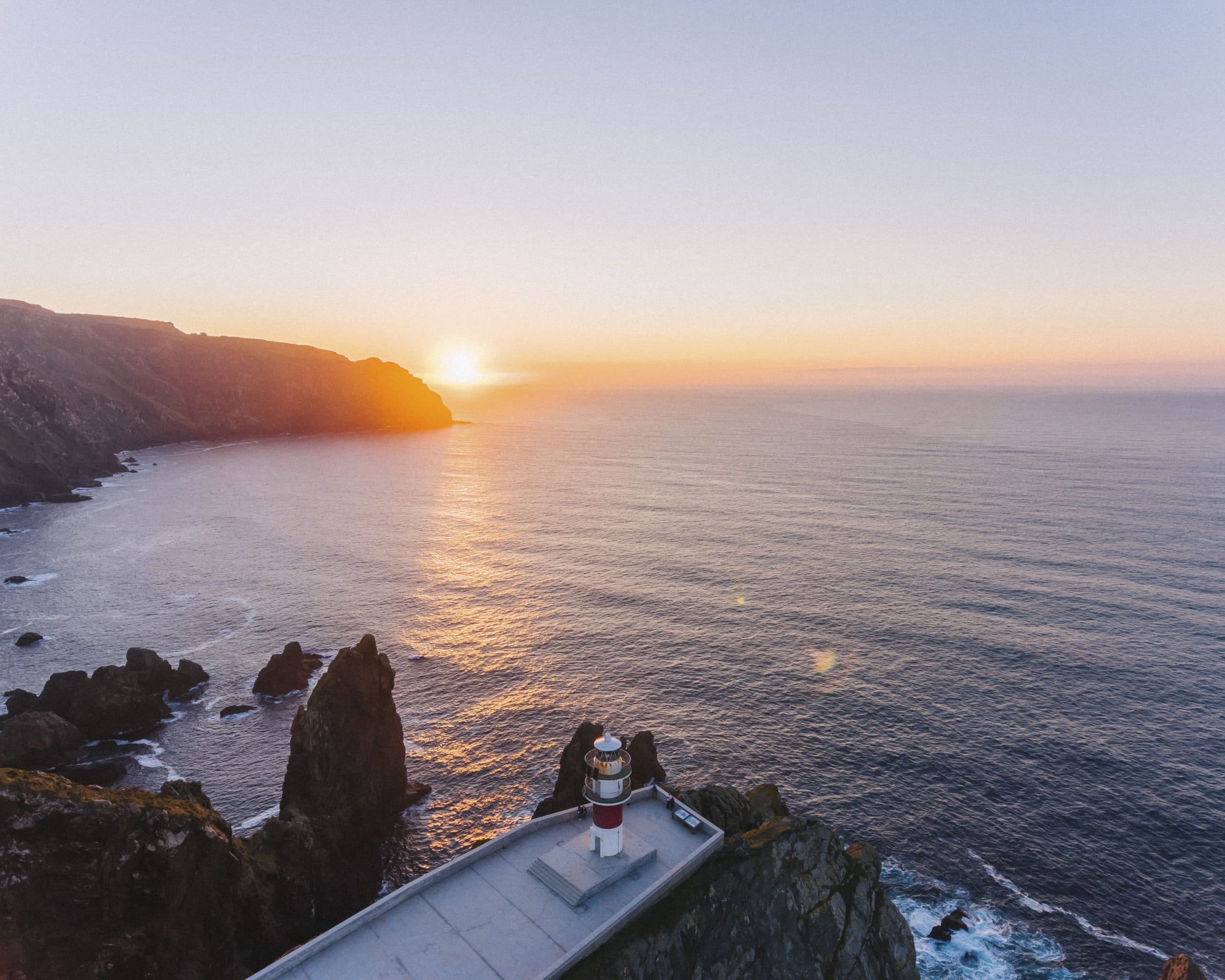 Vista del faro de Cabo Ortegal al atardecer